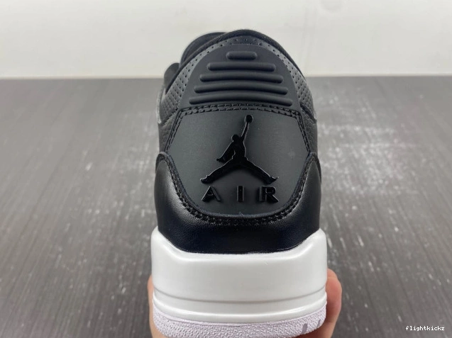 Monday Jordan Cyber (2016) Retro 3 136064-020 0715